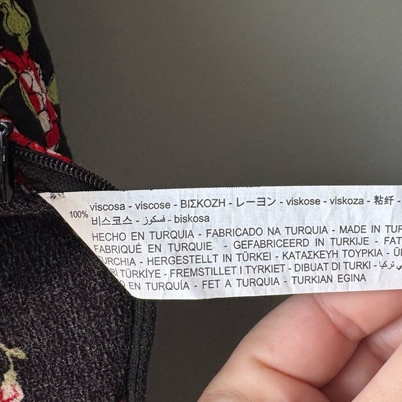 ZARA size small Floral Black Crop Top, long sleeve, key hole front - Picture 8 of 8